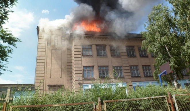 Пожар в бакинской школе - ФОТО